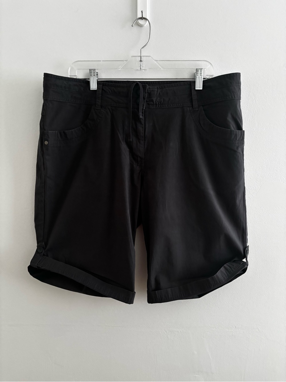 3 for $15😍 MEC Black Organic Cotton Casual Roll-Cuff Shorts